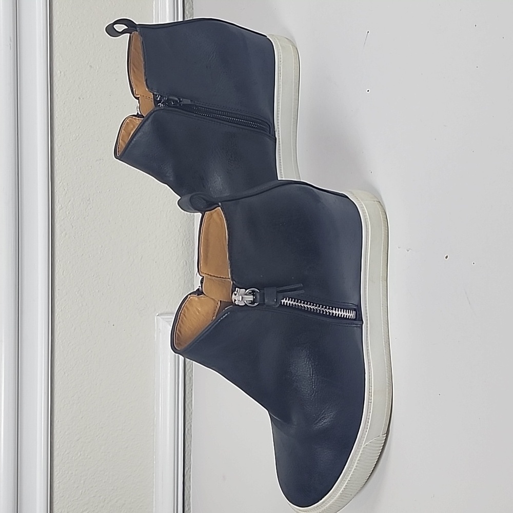 Report kismet Women Black Leather High-Top Platform Sneaker Boots Size 9.5